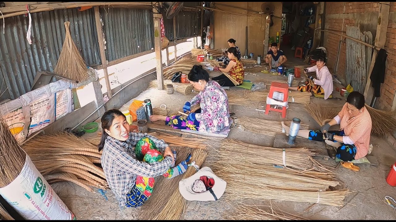 Vinh Huu craft village, broom-making village
